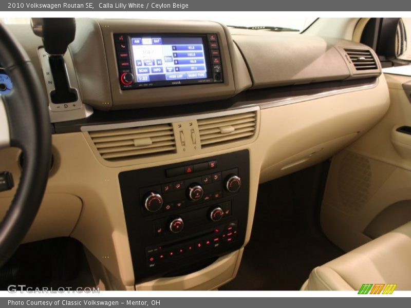 Calla Lilly White / Ceylon Beige 2010 Volkswagen Routan SE