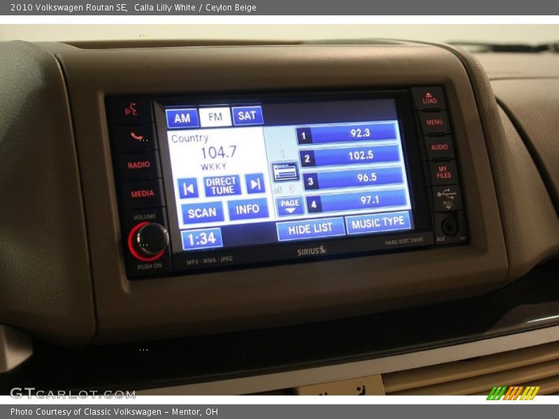 Calla Lilly White / Ceylon Beige 2010 Volkswagen Routan SE
