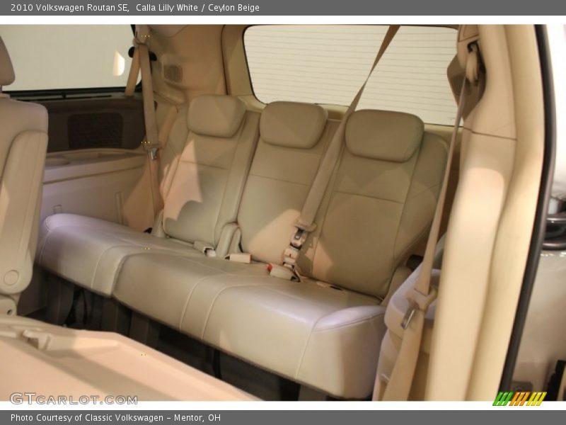 Calla Lilly White / Ceylon Beige 2010 Volkswagen Routan SE