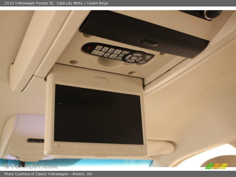 Calla Lilly White / Ceylon Beige 2010 Volkswagen Routan SE