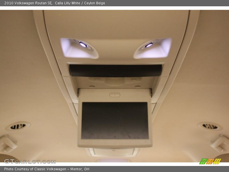 Calla Lilly White / Ceylon Beige 2010 Volkswagen Routan SE