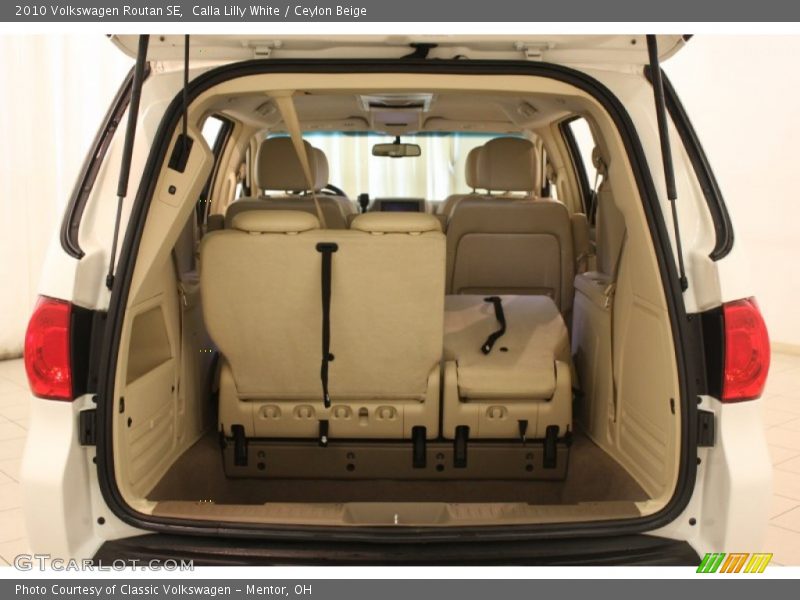 Calla Lilly White / Ceylon Beige 2010 Volkswagen Routan SE