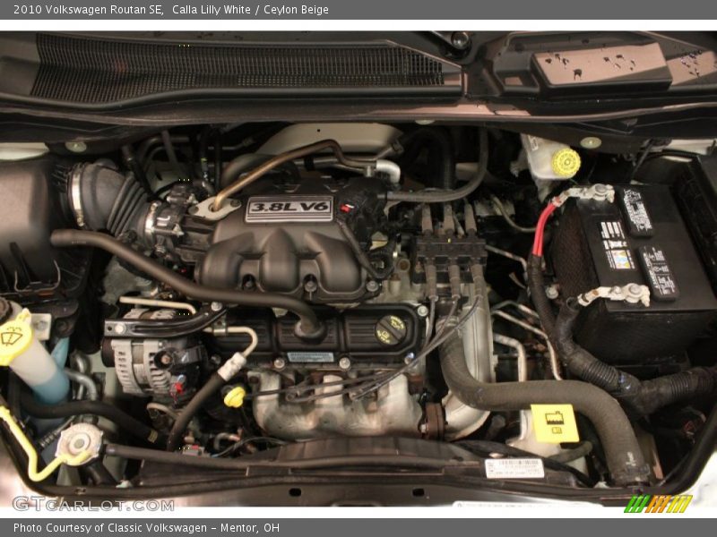 Calla Lilly White / Ceylon Beige 2010 Volkswagen Routan SE