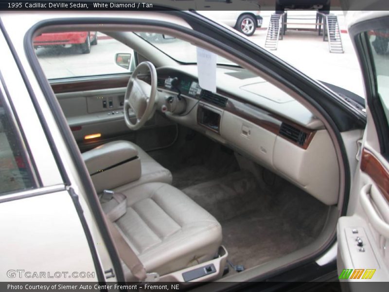 White Diamond / Tan 1995 Cadillac DeVille Sedan