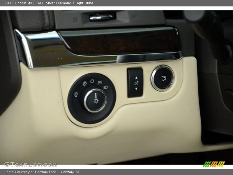 Silver Diamond / Light Dune 2013 Lincoln MKS FWD