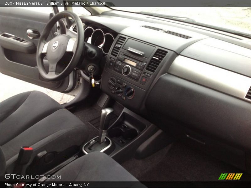 Brilliant Silver Metallic / Charcoal 2007 Nissan Versa S