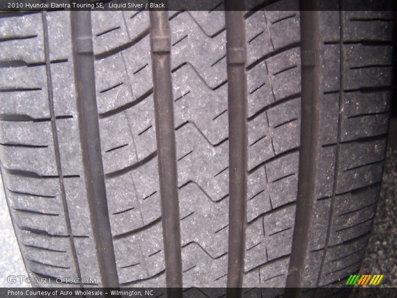Liquid Silver / Black 2010 Hyundai Elantra Touring SE
