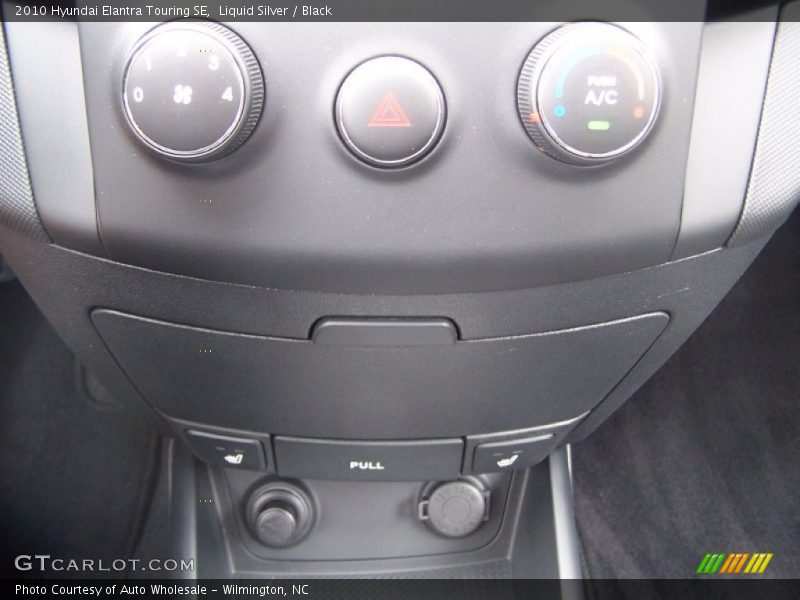 Liquid Silver / Black 2010 Hyundai Elantra Touring SE