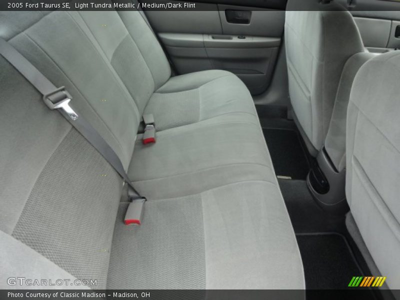Light Tundra Metallic / Medium/Dark Flint 2005 Ford Taurus SE