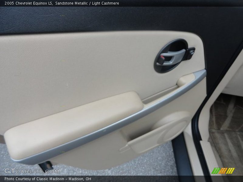 Sandstone Metallic / Light Cashmere 2005 Chevrolet Equinox LS