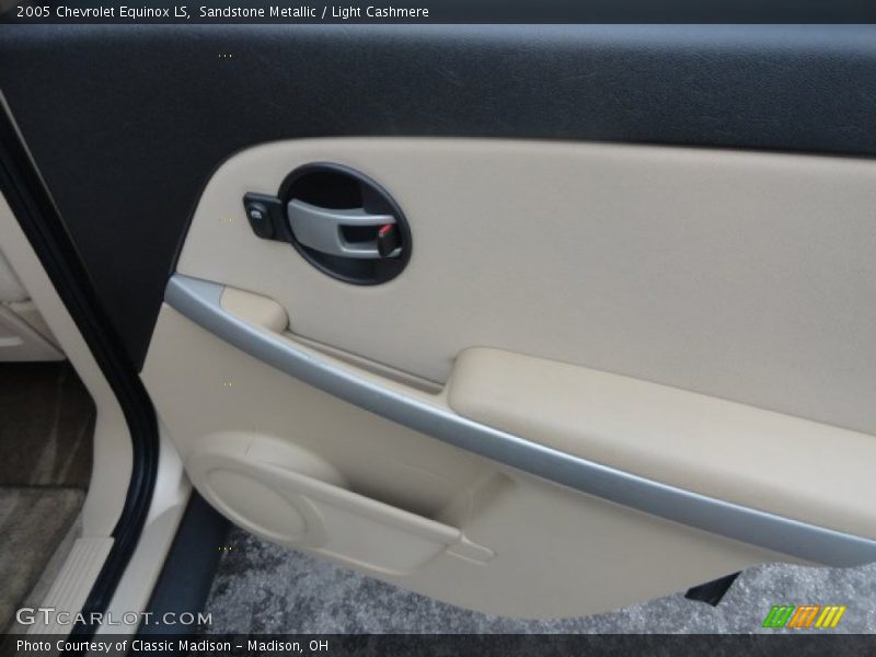 Sandstone Metallic / Light Cashmere 2005 Chevrolet Equinox LS