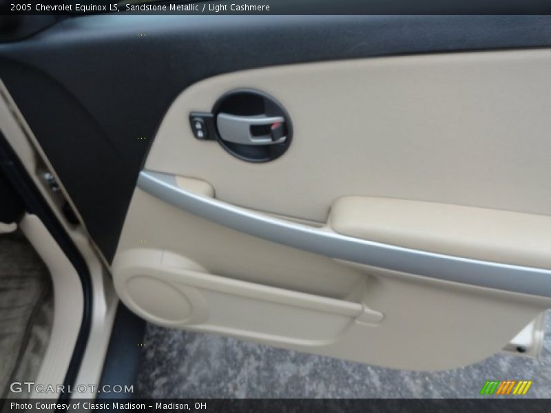 Sandstone Metallic / Light Cashmere 2005 Chevrolet Equinox LS