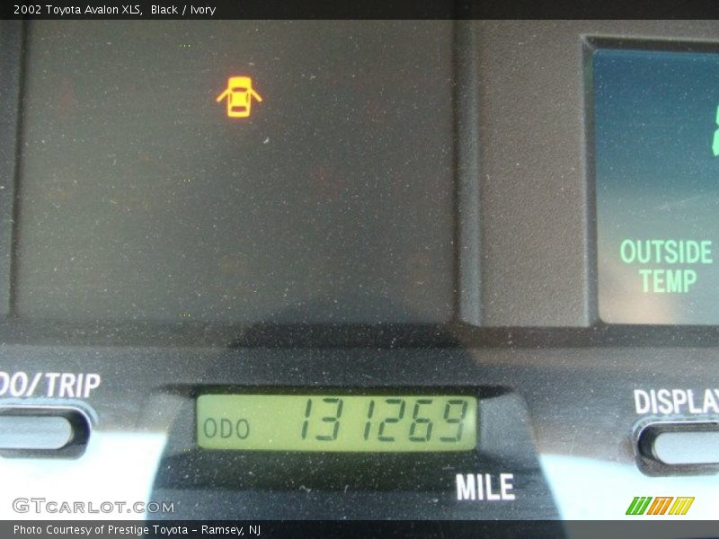 Black / Ivory 2002 Toyota Avalon XLS