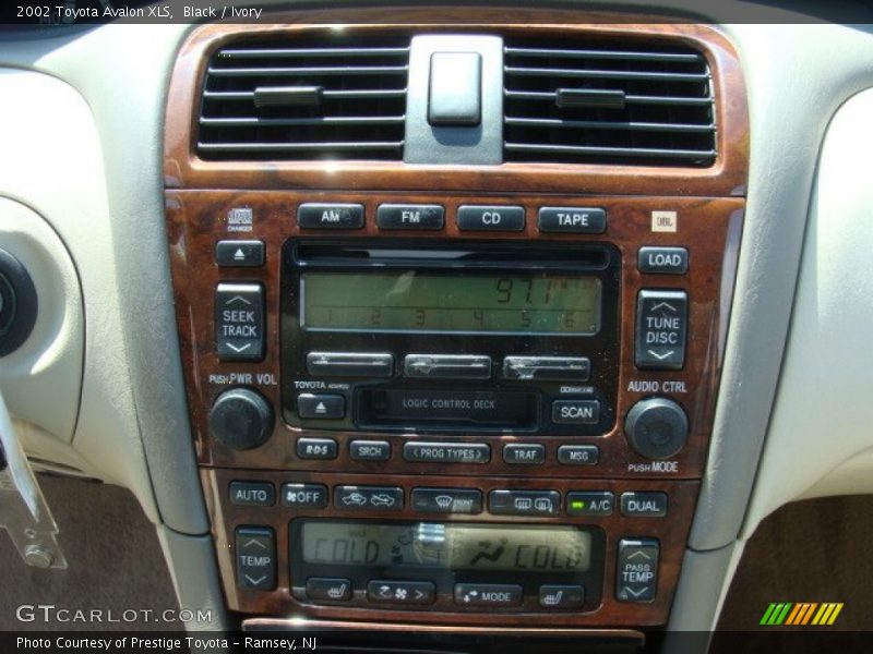 Black / Ivory 2002 Toyota Avalon XLS
