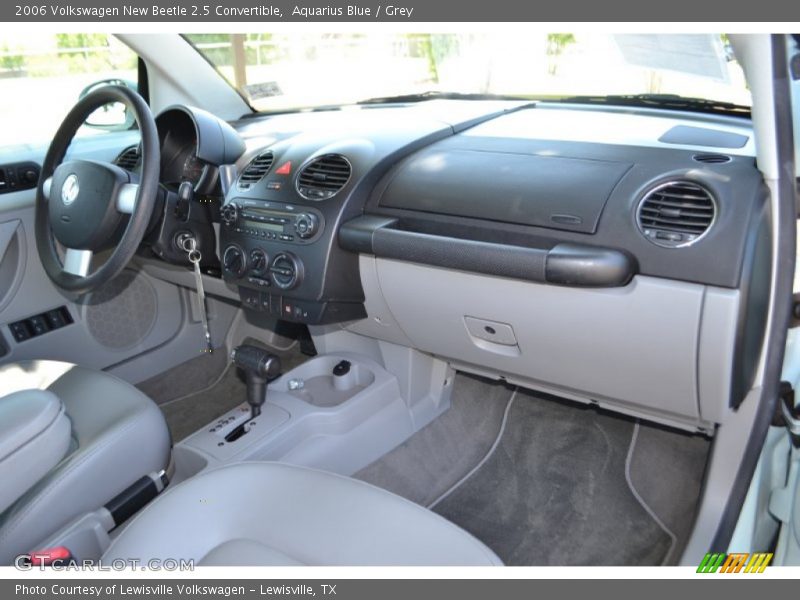 Dashboard of 2006 New Beetle 2.5 Convertible