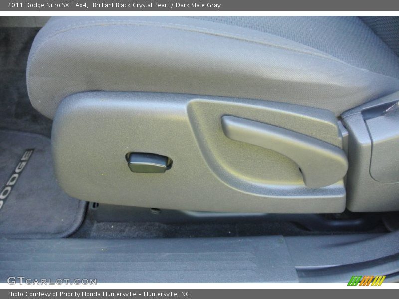Brilliant Black Crystal Pearl / Dark Slate Gray 2011 Dodge Nitro SXT 4x4