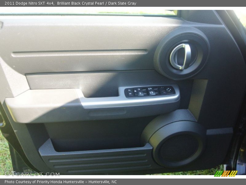 Brilliant Black Crystal Pearl / Dark Slate Gray 2011 Dodge Nitro SXT 4x4