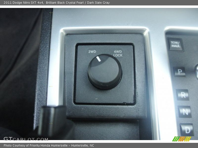 Brilliant Black Crystal Pearl / Dark Slate Gray 2011 Dodge Nitro SXT 4x4
