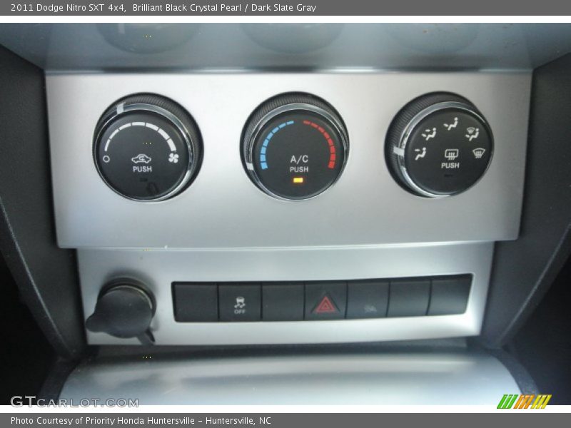 Brilliant Black Crystal Pearl / Dark Slate Gray 2011 Dodge Nitro SXT 4x4