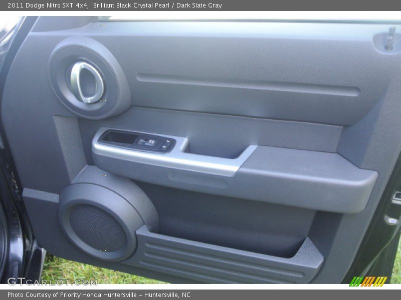 Brilliant Black Crystal Pearl / Dark Slate Gray 2011 Dodge Nitro SXT 4x4