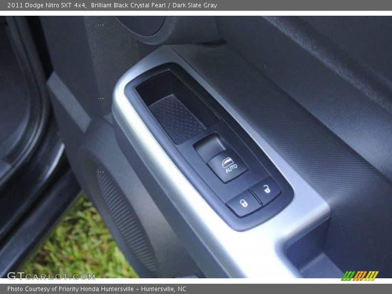 Brilliant Black Crystal Pearl / Dark Slate Gray 2011 Dodge Nitro SXT 4x4