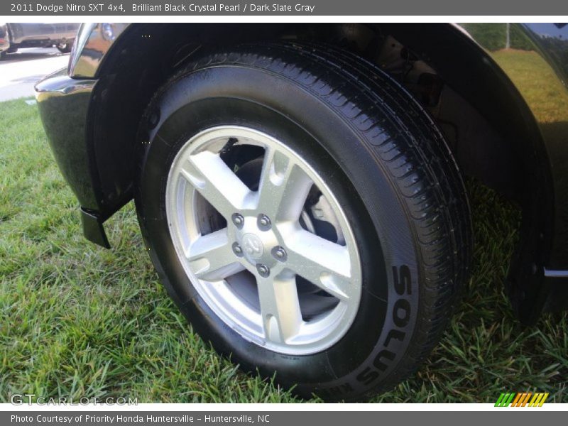 Brilliant Black Crystal Pearl / Dark Slate Gray 2011 Dodge Nitro SXT 4x4