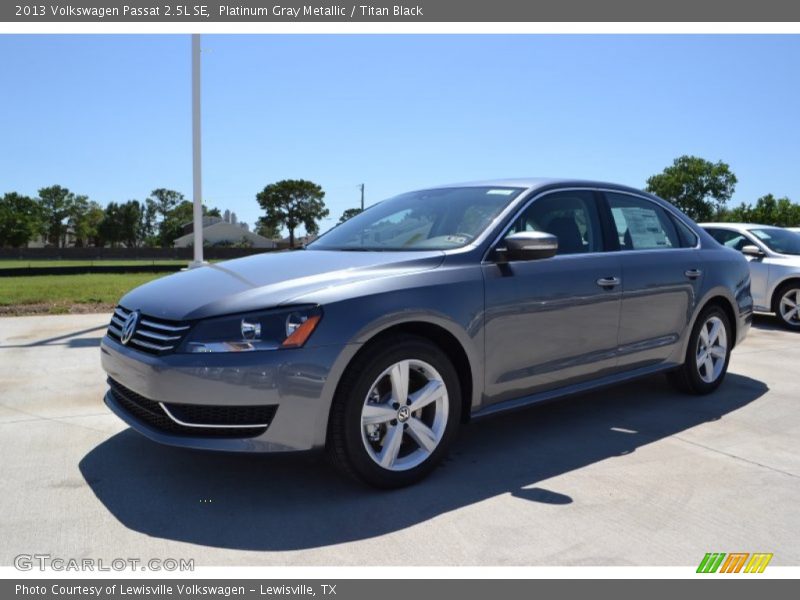 Platinum Gray Metallic / Titan Black 2013 Volkswagen Passat 2.5L SE