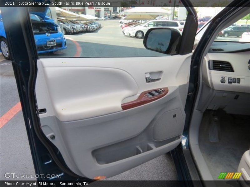 South Pacific Blue Pearl / Bisque 2011 Toyota Sienna XLE
