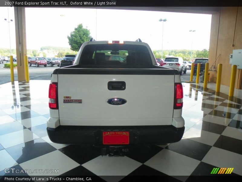 Oxford White / Light Stone 2007 Ford Explorer Sport Trac XLT