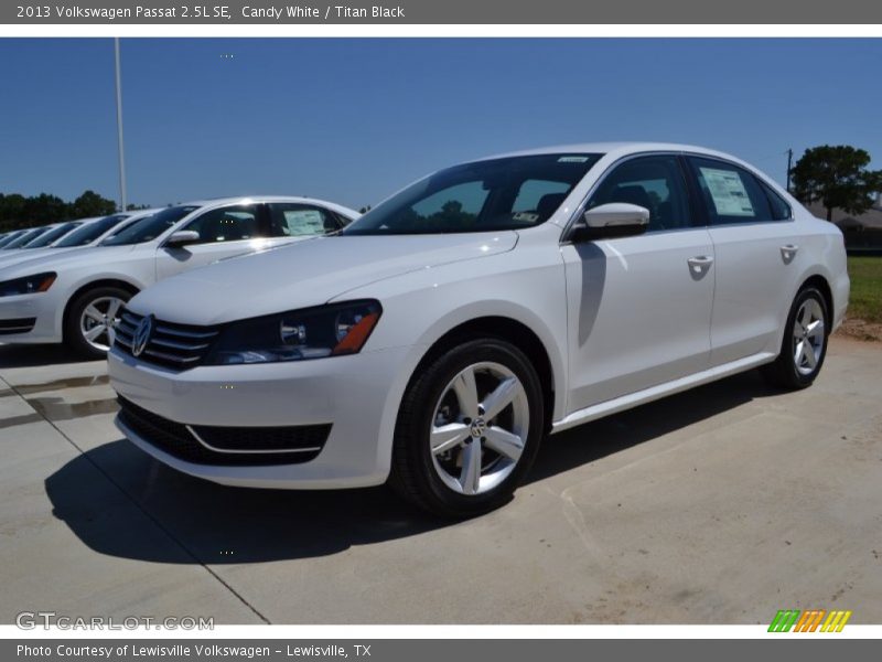 Candy White / Titan Black 2013 Volkswagen Passat 2.5L SE