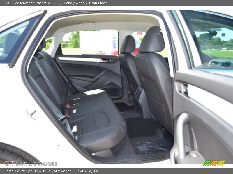 Candy White / Titan Black 2013 Volkswagen Passat 2.5L SE