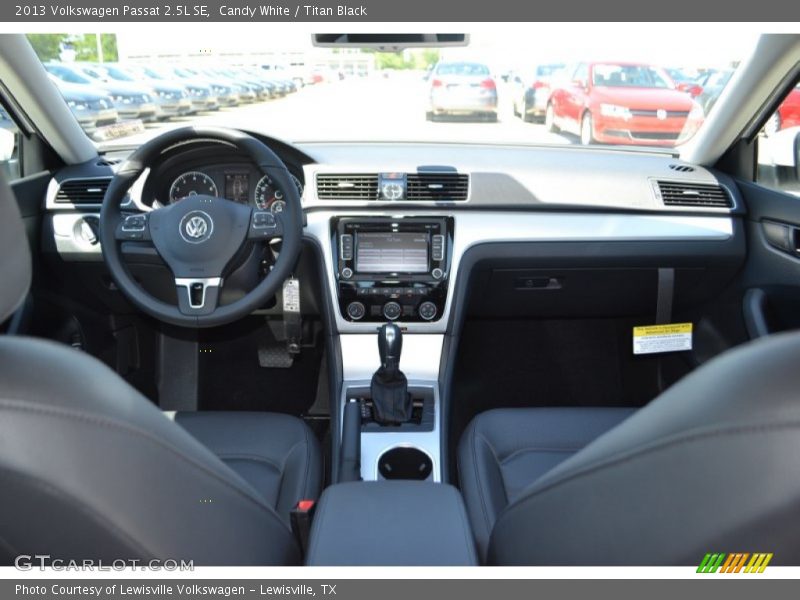 Candy White / Titan Black 2013 Volkswagen Passat 2.5L SE
