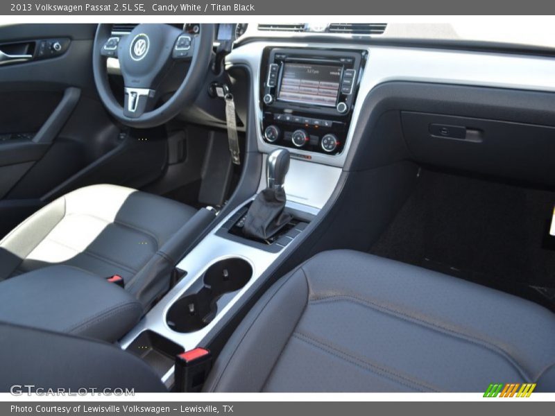 Candy White / Titan Black 2013 Volkswagen Passat 2.5L SE