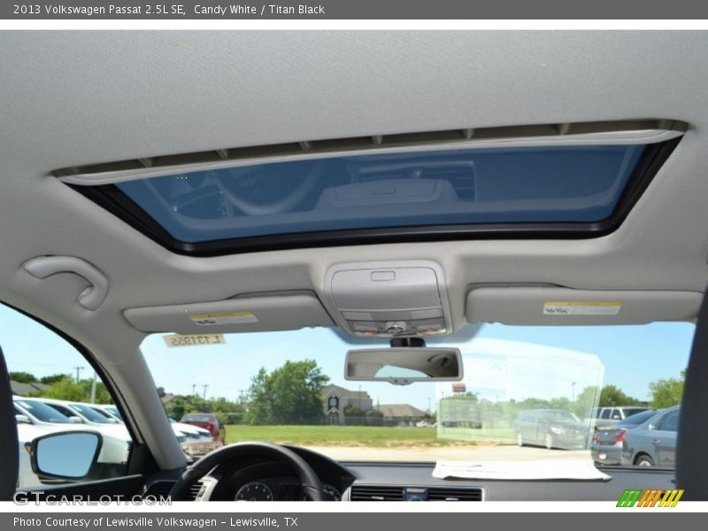 Candy White / Titan Black 2013 Volkswagen Passat 2.5L SE