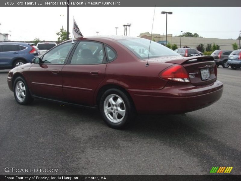 Merlot Pearl Clearcoat / Medium/Dark Flint 2005 Ford Taurus SE