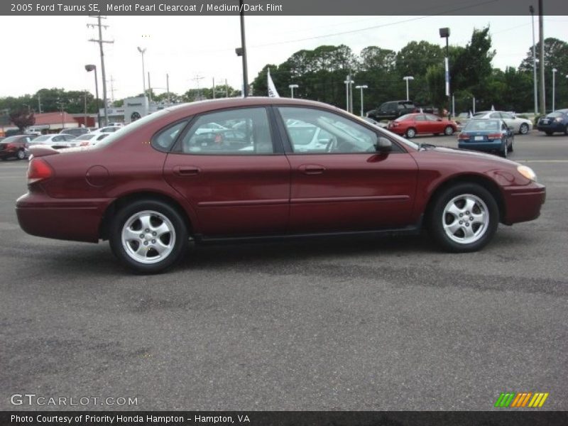 Merlot Pearl Clearcoat / Medium/Dark Flint 2005 Ford Taurus SE
