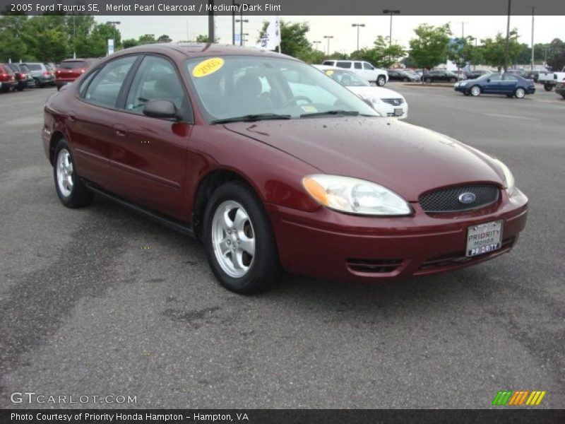 Merlot Pearl Clearcoat / Medium/Dark Flint 2005 Ford Taurus SE