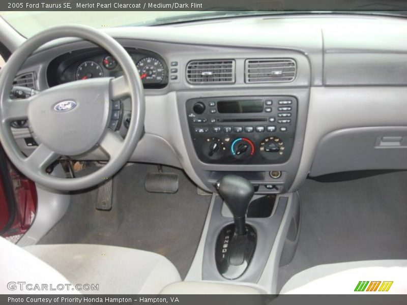 Merlot Pearl Clearcoat / Medium/Dark Flint 2005 Ford Taurus SE