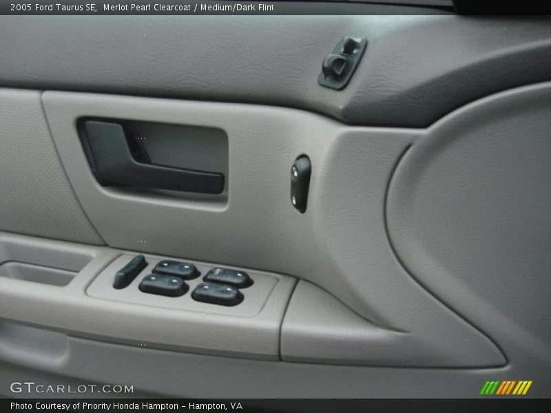 Merlot Pearl Clearcoat / Medium/Dark Flint 2005 Ford Taurus SE