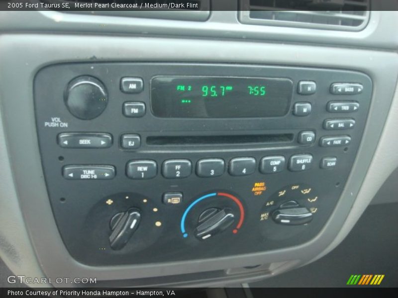 Merlot Pearl Clearcoat / Medium/Dark Flint 2005 Ford Taurus SE