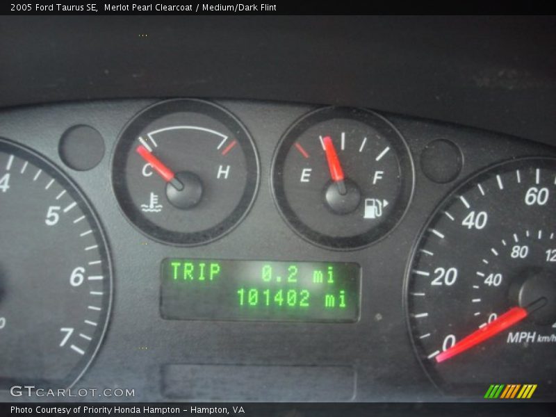 Merlot Pearl Clearcoat / Medium/Dark Flint 2005 Ford Taurus SE