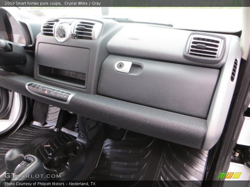 Dashboard of 2009 fortwo pure coupe