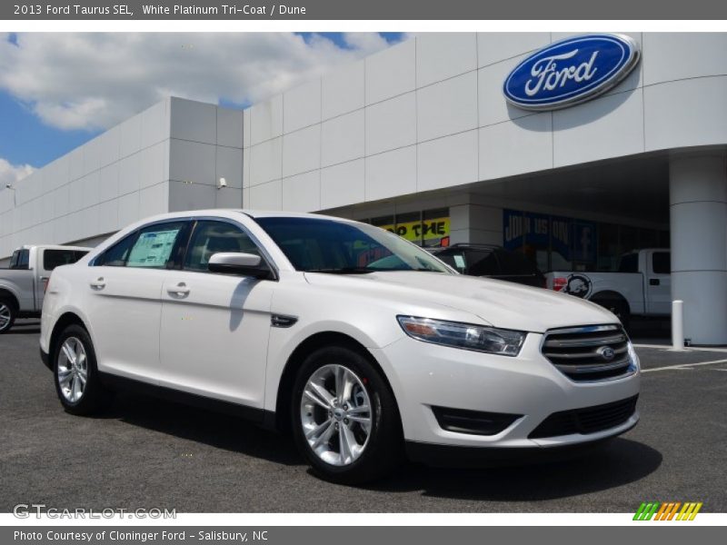 White Platinum Tri-Coat / Dune 2013 Ford Taurus SEL
