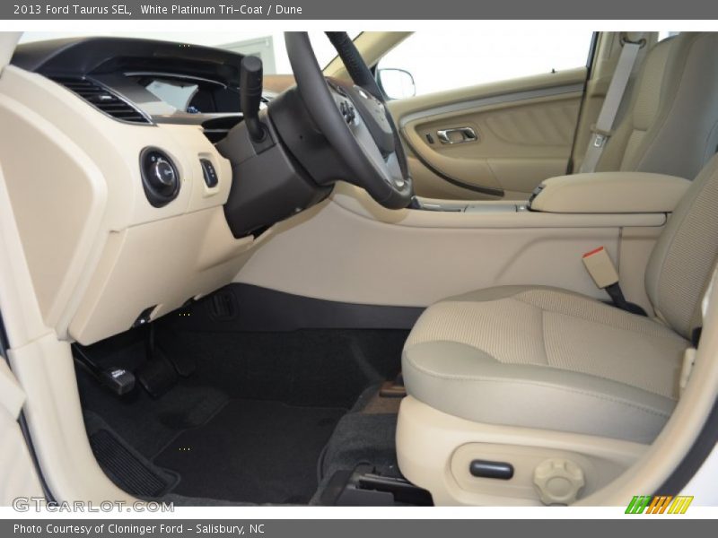 White Platinum Tri-Coat / Dune 2013 Ford Taurus SEL