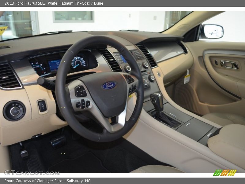 White Platinum Tri-Coat / Dune 2013 Ford Taurus SEL