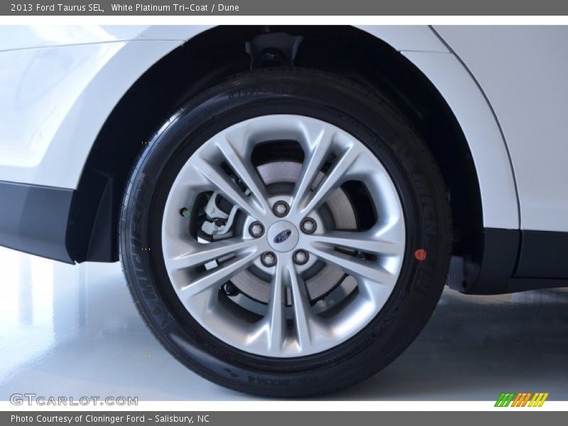 White Platinum Tri-Coat / Dune 2013 Ford Taurus SEL