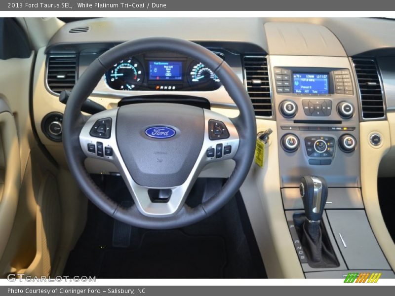 White Platinum Tri-Coat / Dune 2013 Ford Taurus SEL