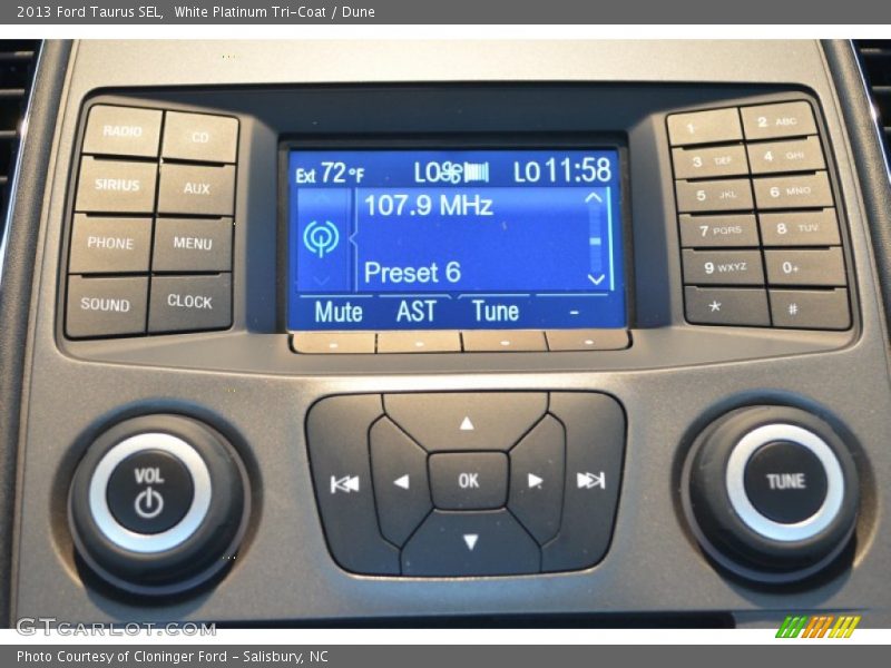 White Platinum Tri-Coat / Dune 2013 Ford Taurus SEL