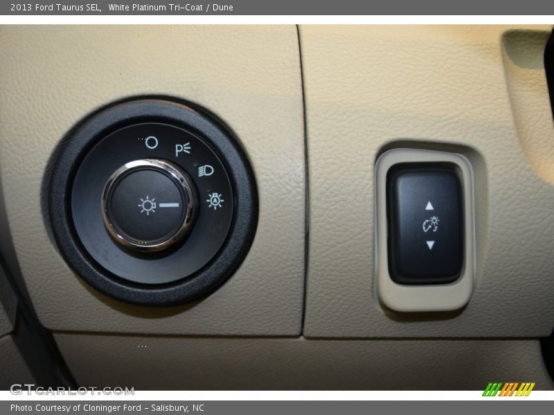 White Platinum Tri-Coat / Dune 2013 Ford Taurus SEL
