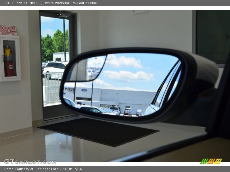 White Platinum Tri-Coat / Dune 2013 Ford Taurus SEL
